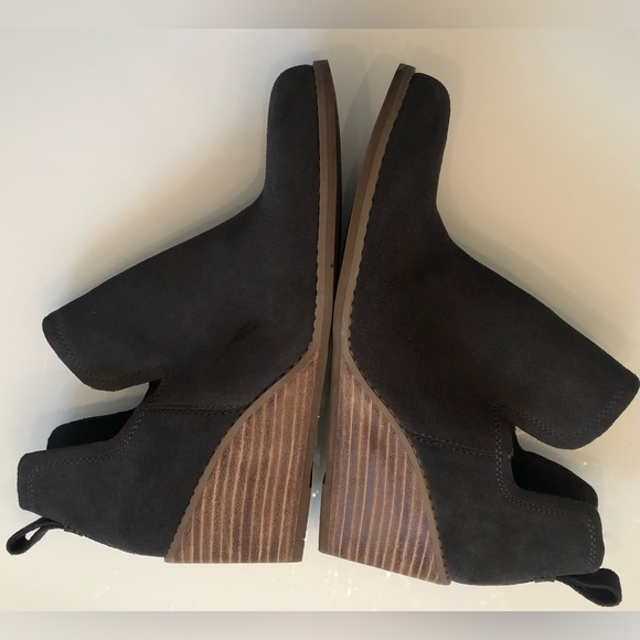 Ladies size 8.5 Toms wedge boots - Picture 8 of 8